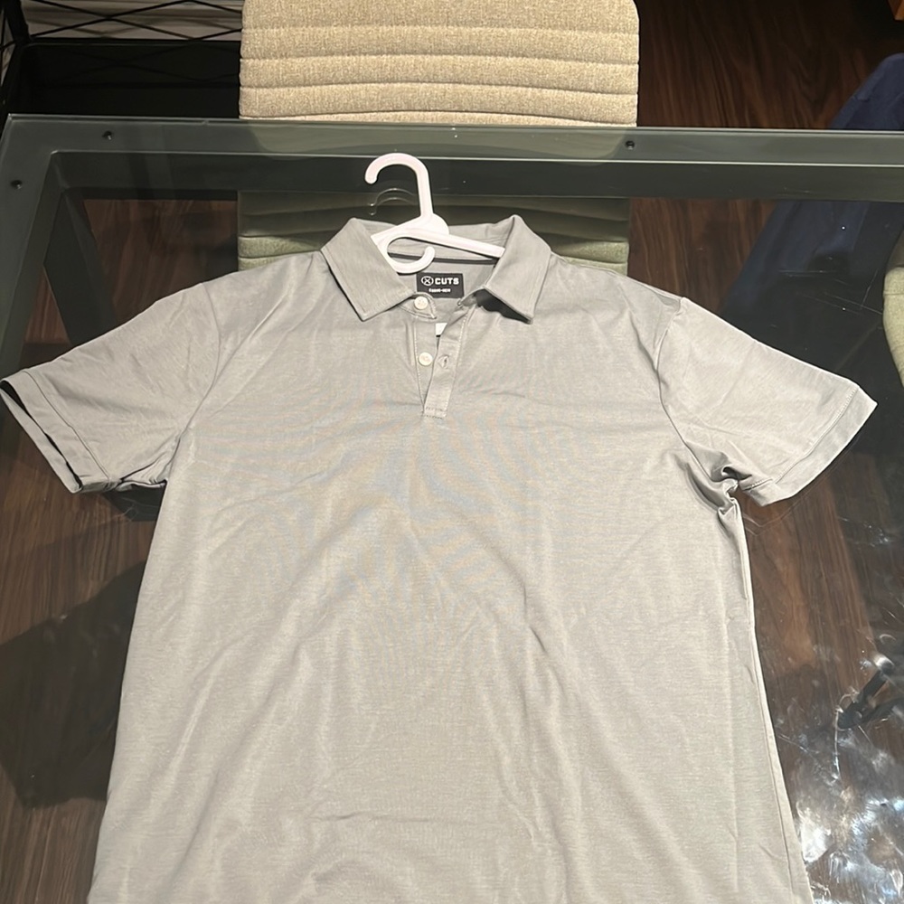 CUTS curve-hem polo wolf gray MEDIUM
